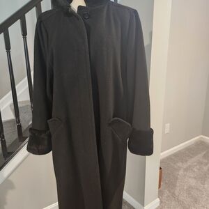 Classics, Division of Larry Levine, Elegant Black Long 100% Wool Coat (Size 10)